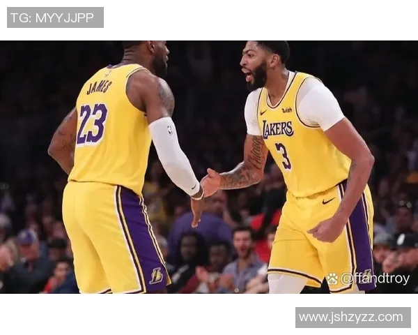 湖人队与热火队激战第二场比赛精彩回顾与分析